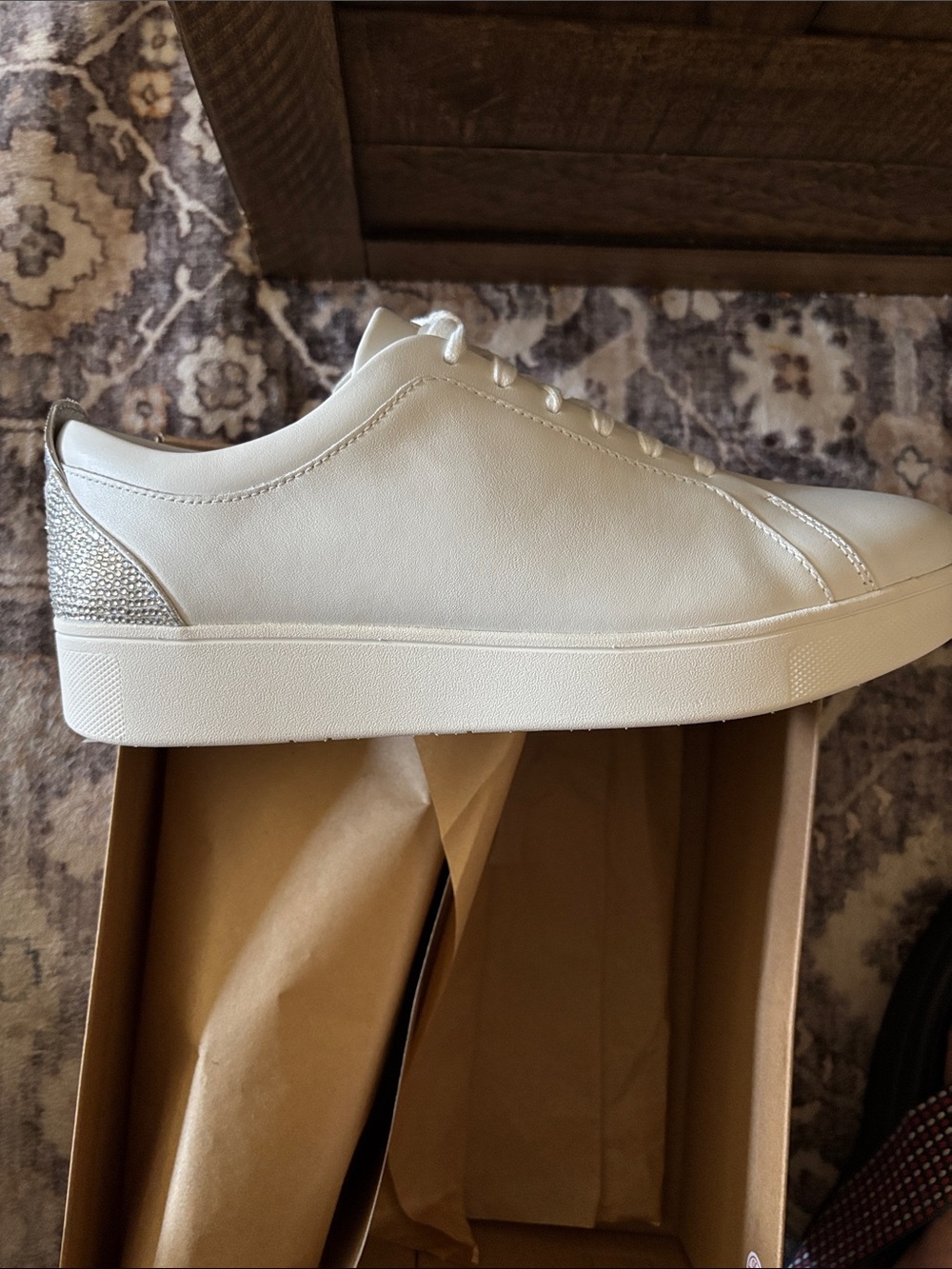 NIB Fitflop Rally Crystal-Backtab Women’s Leather Sneakers White/Silver Size 8.5